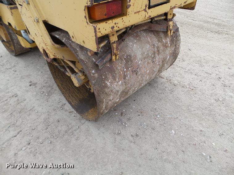 image for item EW9882 1994 Caterpillar CB-214C vibratory double drum roller