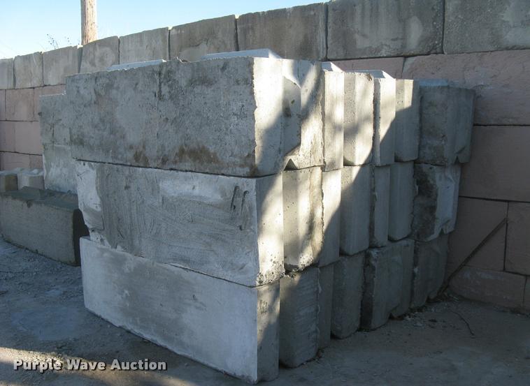 image for item G1489 (16) concrete edge bunker block