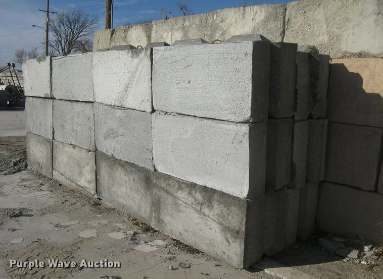 image for item G1492 (24) concrete edge bunker block