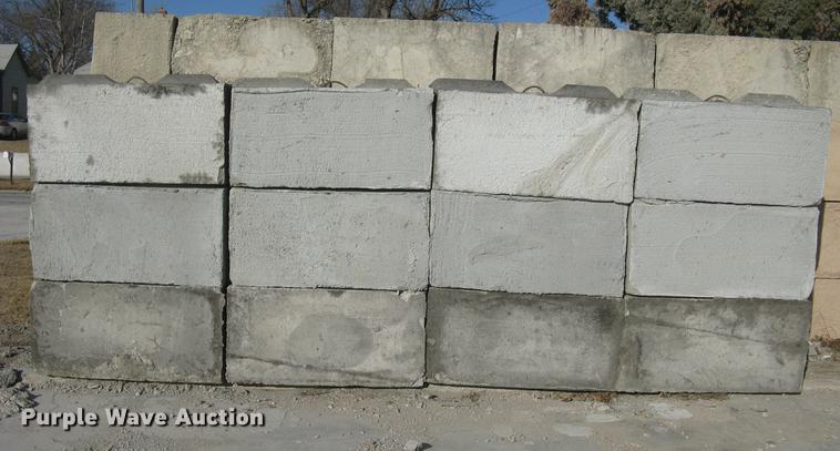image for item G1494 (24) concrete edge bunker block