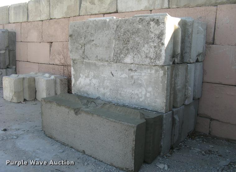 image for item G1497 (16) concrete edge bunker block