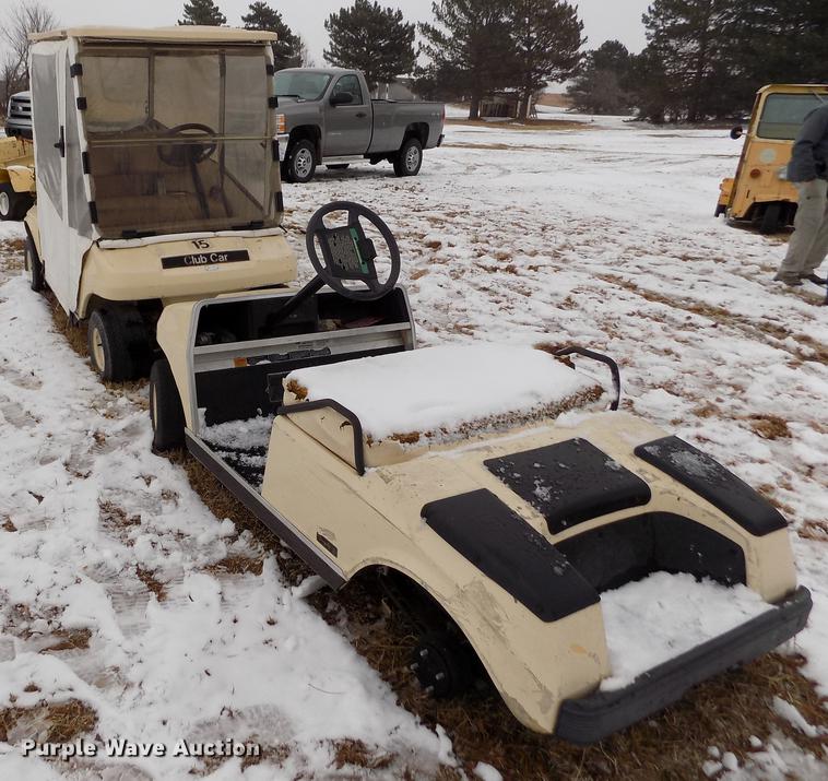 image for item DE0439 Club Car golf cart