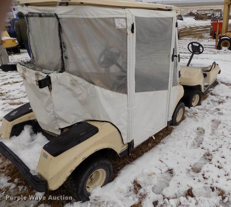 image for item DE0439 Club Car golf cart