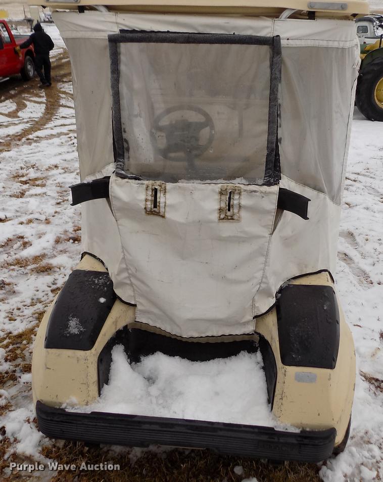 image for item DE0439 Club Car golf cart