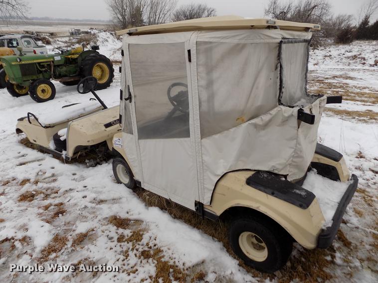 image for item DE0439 Club Car golf cart