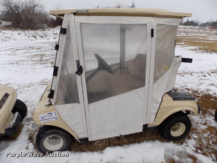 image for item DE0439 Club Car golf cart