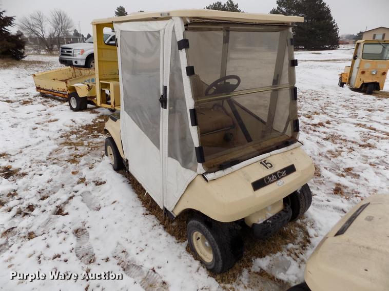 image for item DE0439 Club Car golf cart