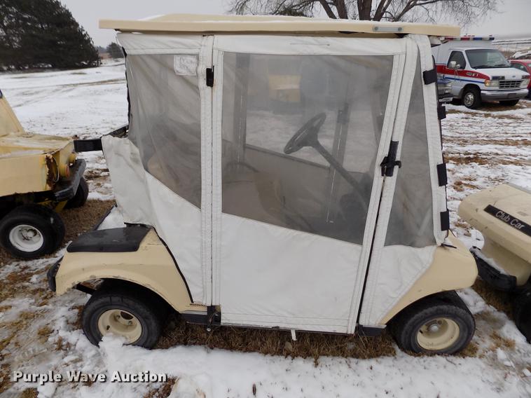 image for item DE0439 Club Car golf cart
