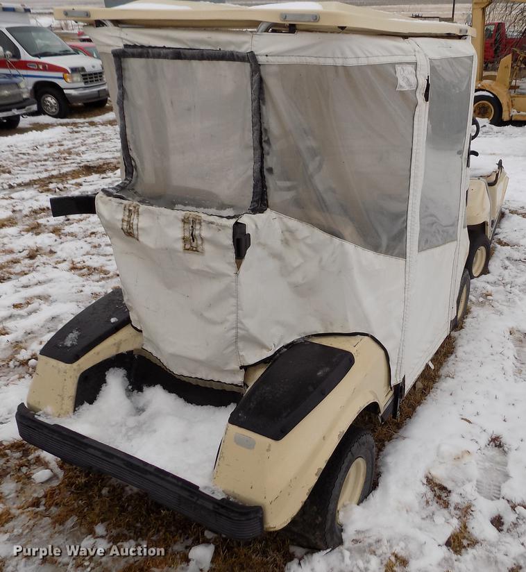 image for item DE0439 Club Car golf cart