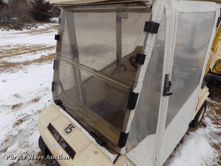 image for item DE0439 Club Car golf cart