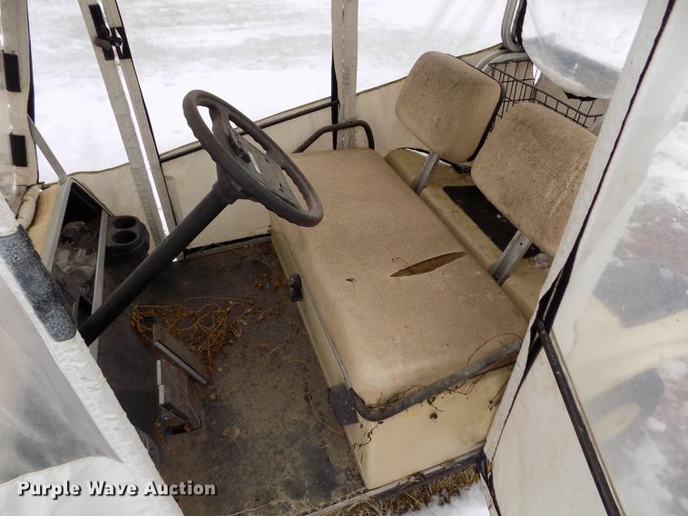 image for item DE0439 Club Car golf cart