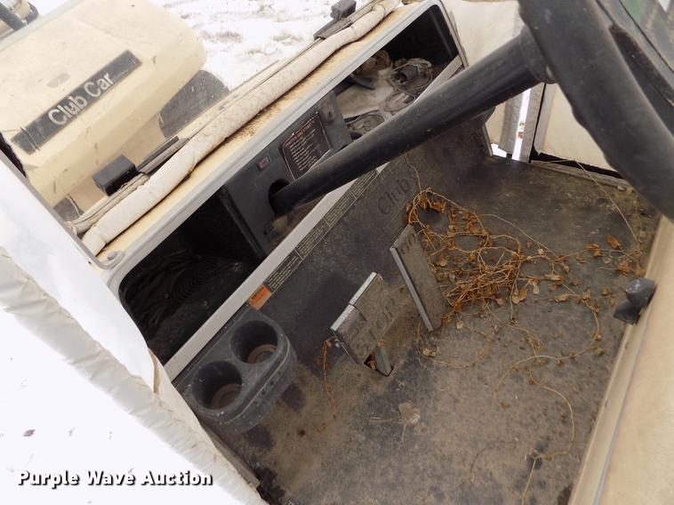 image for item DE0439 Club Car golf cart