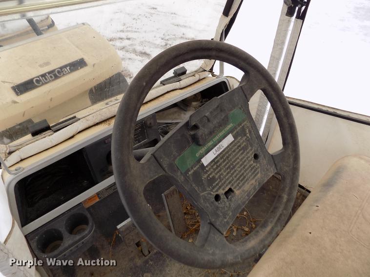 image for item DE0439 Club Car golf cart