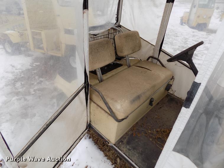 image for item DE0439 Club Car golf cart