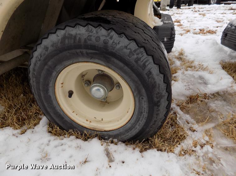 image for item DE0439 Club Car golf cart