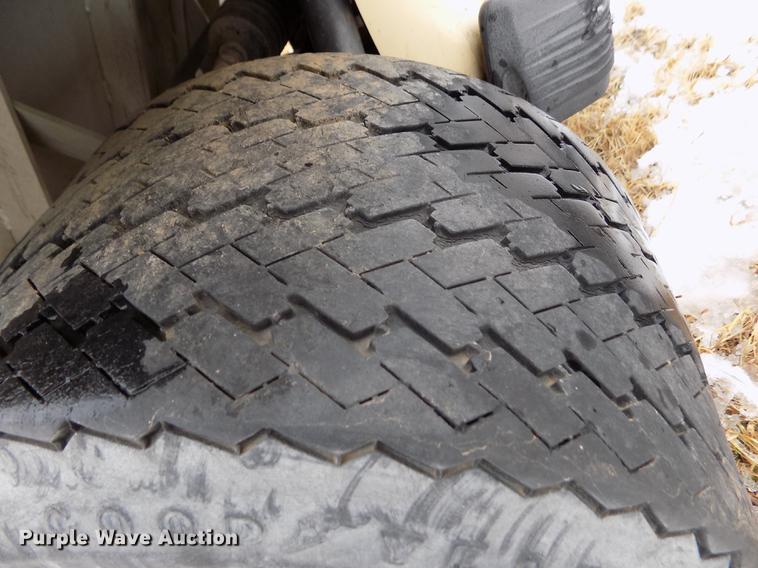 image for item DE0439 Club Car golf cart