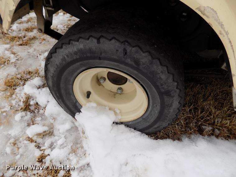 image for item DE0439 Club Car golf cart