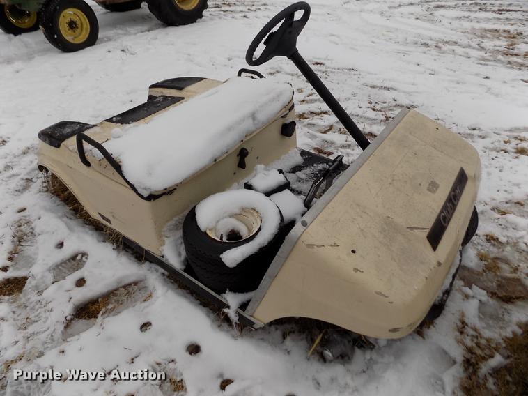 image for item DE0439 Club Car golf cart