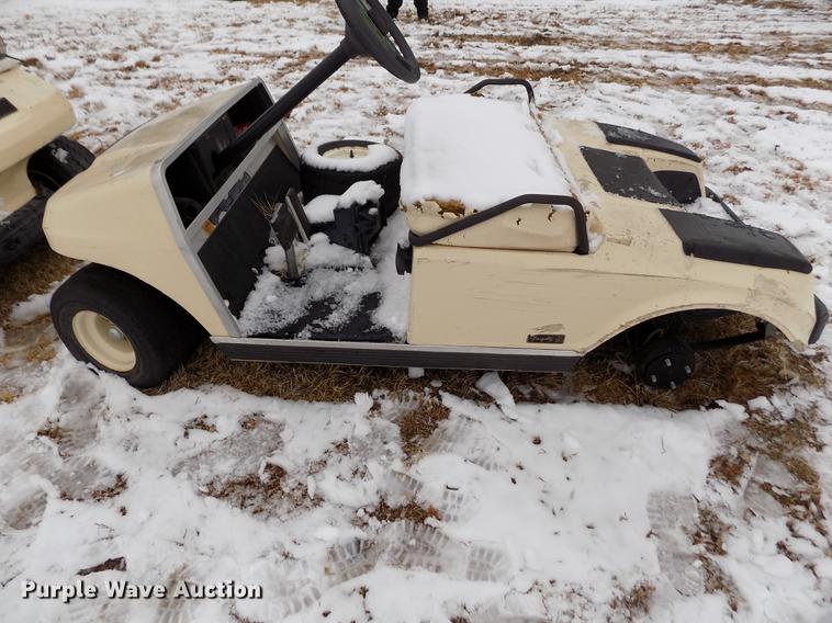 image for item DE0439 Club Car golf cart