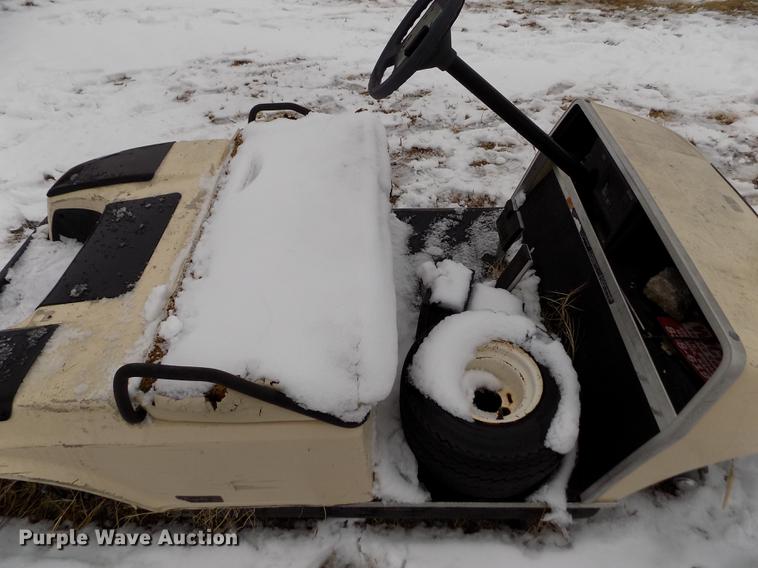 image for item DE0439 Club Car golf cart