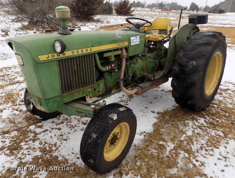 image for item DE0440 John Deere 1020 tractor