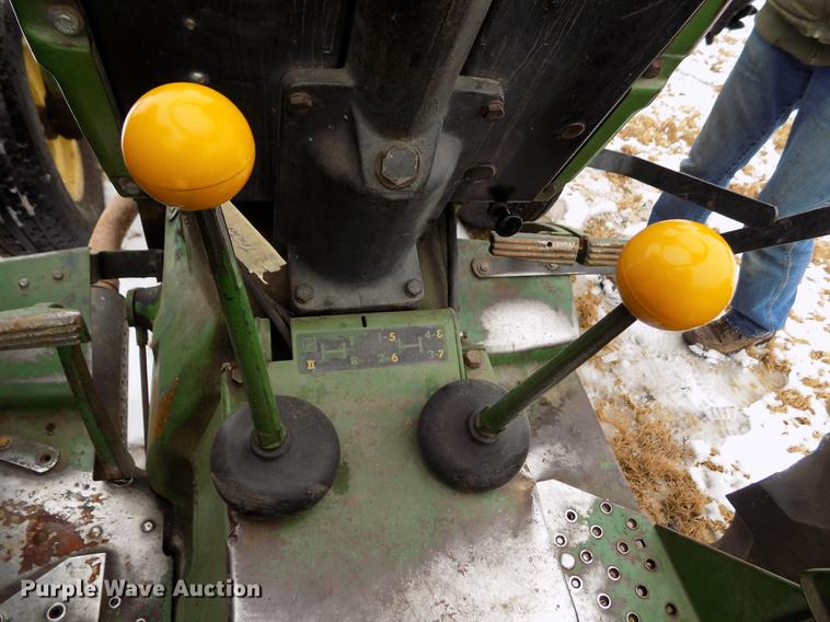 image for item DE0440 John Deere 1020 tractor