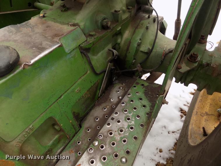 image for item DE0440 John Deere 1020 tractor