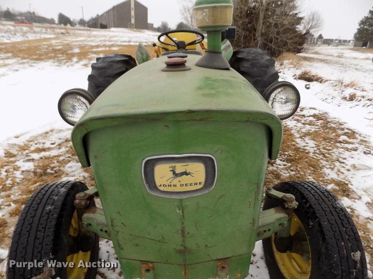 image for item DE0440 John Deere 1020 tractor