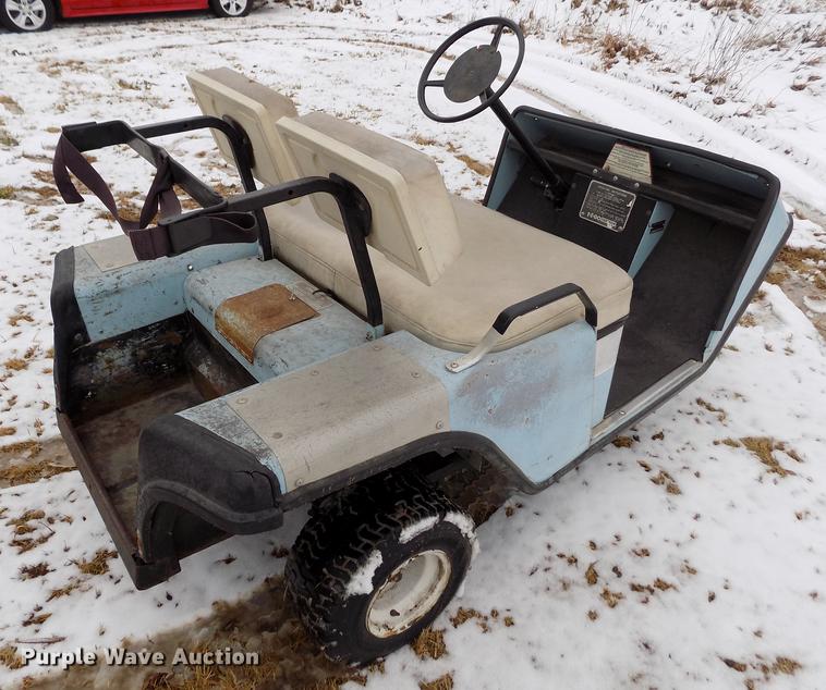 image for item DE0445 Ez-go golf cart