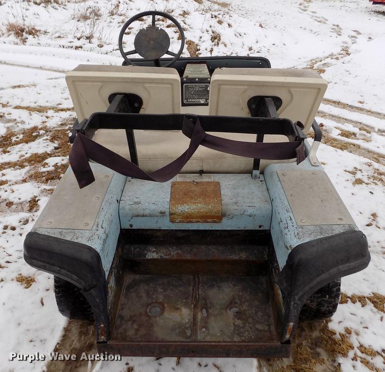 image for item DE0445 Ez-go golf cart