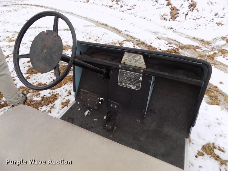 image for item DE0445 Ez-go golf cart