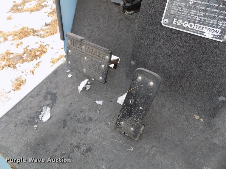 image for item DE0445 Ez-go golf cart