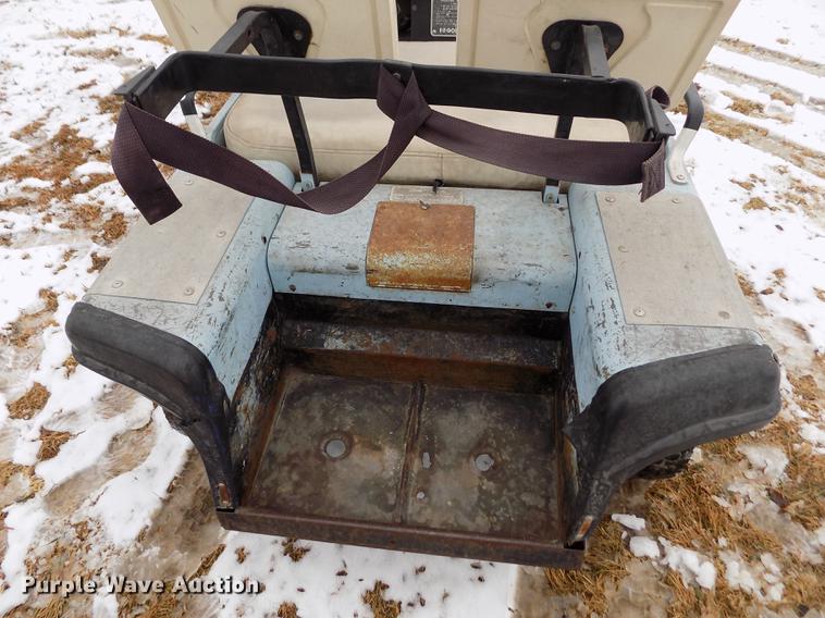 image for item DE0445 Ez-go golf cart