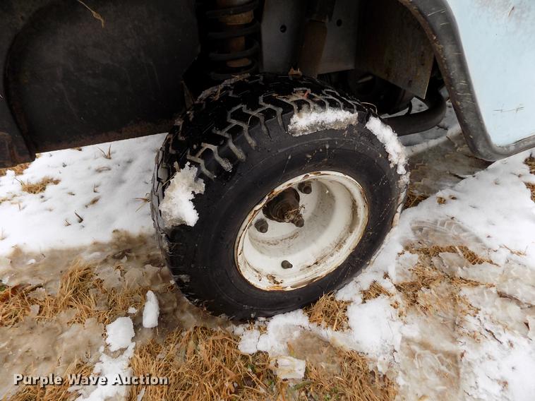 image for item DE0445 Ez-go golf cart