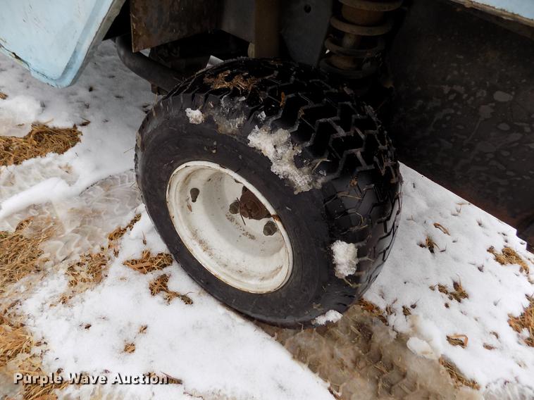 image for item DE0445 Ez-go golf cart