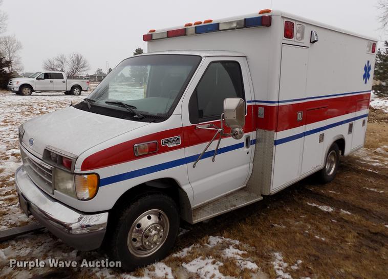 image for item DE0447 1995 Ford Econoline E350 ambulance