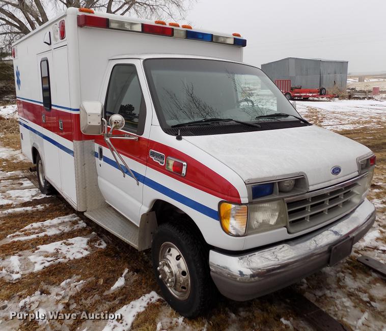image for item DE0447 1995 Ford Econoline E350 ambulance