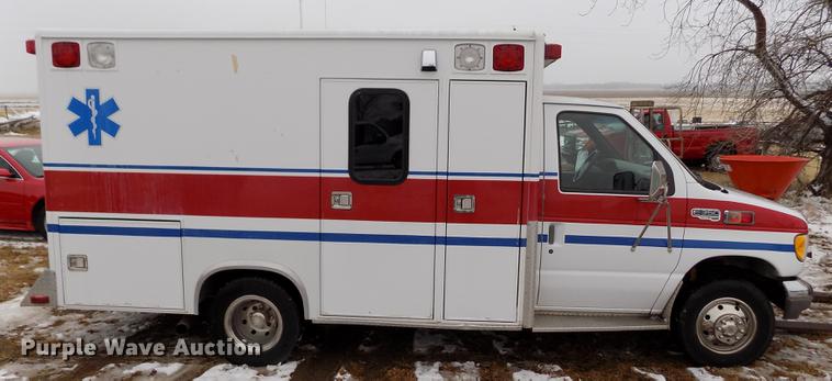 image for item DE0447 1995 Ford Econoline E350 ambulance