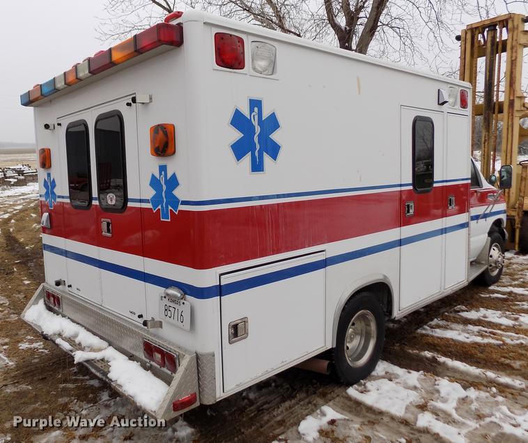 image for item DE0447 1995 Ford Econoline E350 ambulance