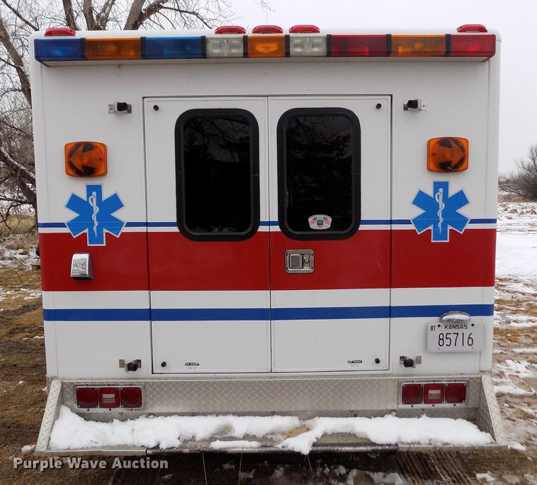 image for item DE0447 1995 Ford Econoline E350 ambulance