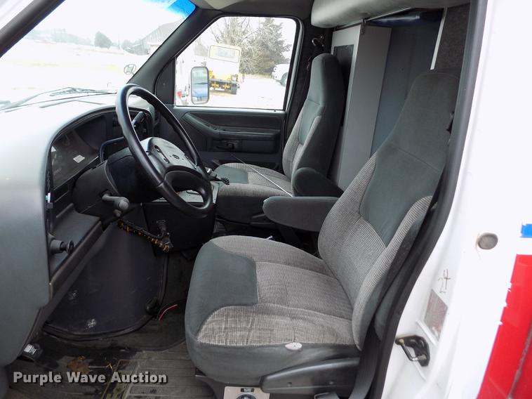 image for item DE0447 1995 Ford Econoline E350 ambulance