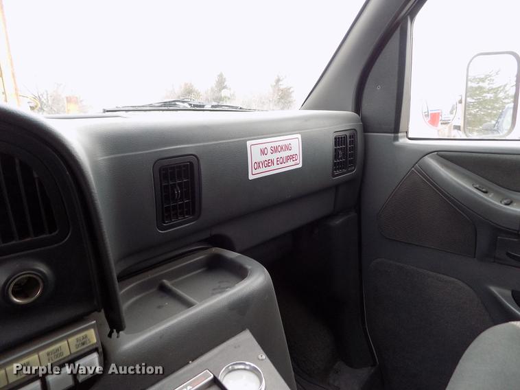 image for item DE0447 1995 Ford Econoline E350 ambulance