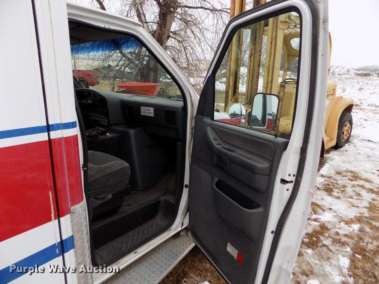 image for item DE0447 1995 Ford Econoline E350 ambulance