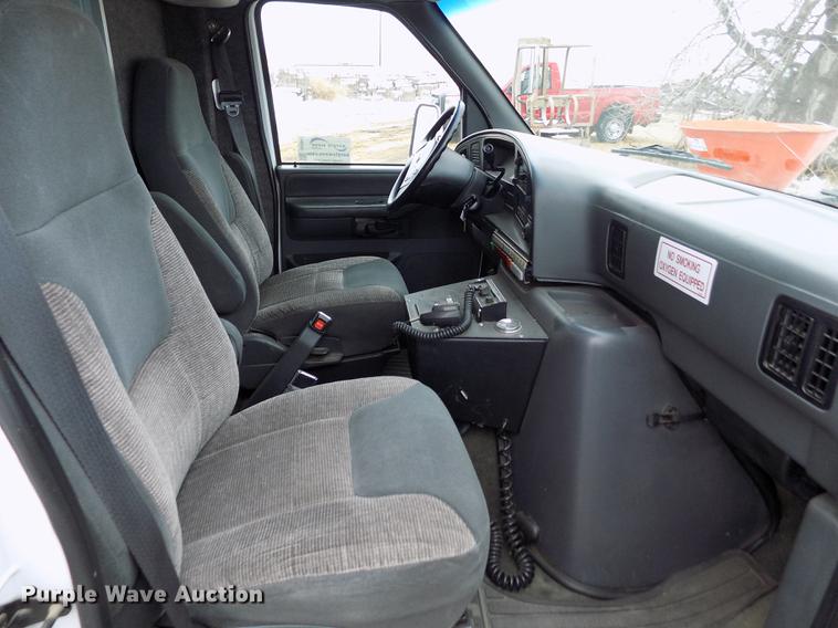 image for item DE0447 1995 Ford Econoline E350 ambulance