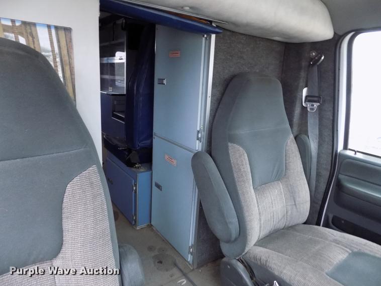 image for item DE0447 1995 Ford Econoline E350 ambulance