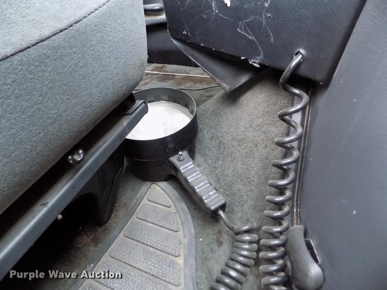 image for item DE0447 1995 Ford Econoline E350 ambulance