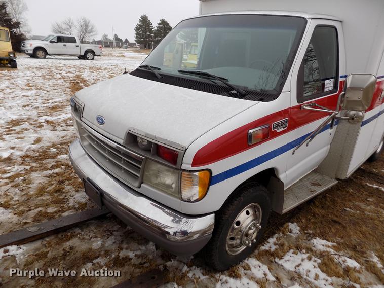 image for item DE0447 1995 Ford Econoline E350 ambulance