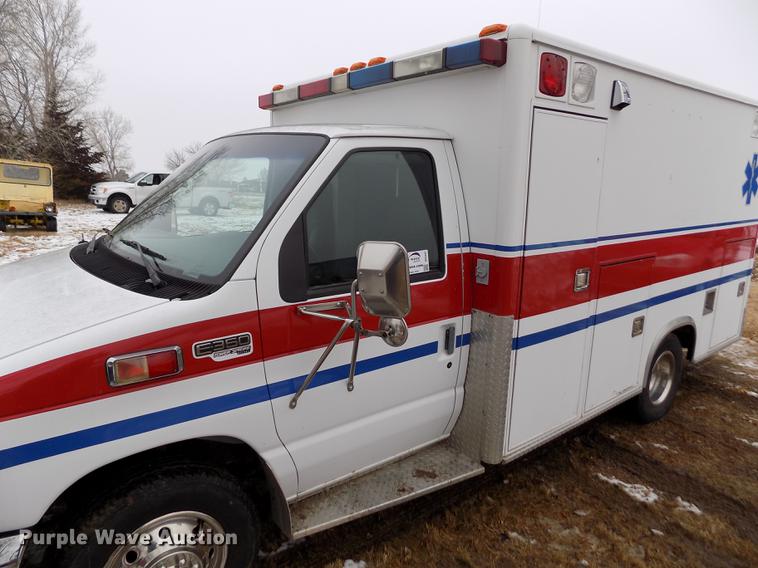 image for item DE0447 1995 Ford Econoline E350 ambulance