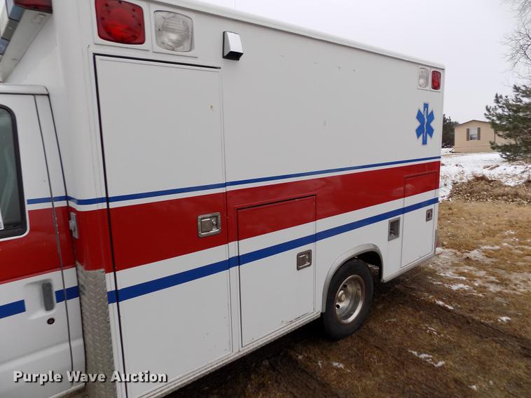 image for item DE0447 1995 Ford Econoline E350 ambulance