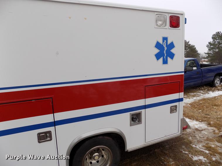 image for item DE0447 1995 Ford Econoline E350 ambulance